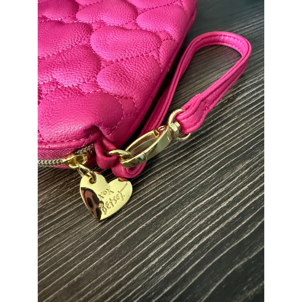Betsy Johnson Bright Barbie Pink Large Wrist Pouch/Tablet Cover 11x8.5 - Picture 3 of 4